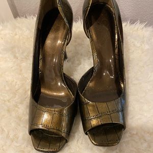 Jessica Simpson Gold Heels 61/2. Never worn